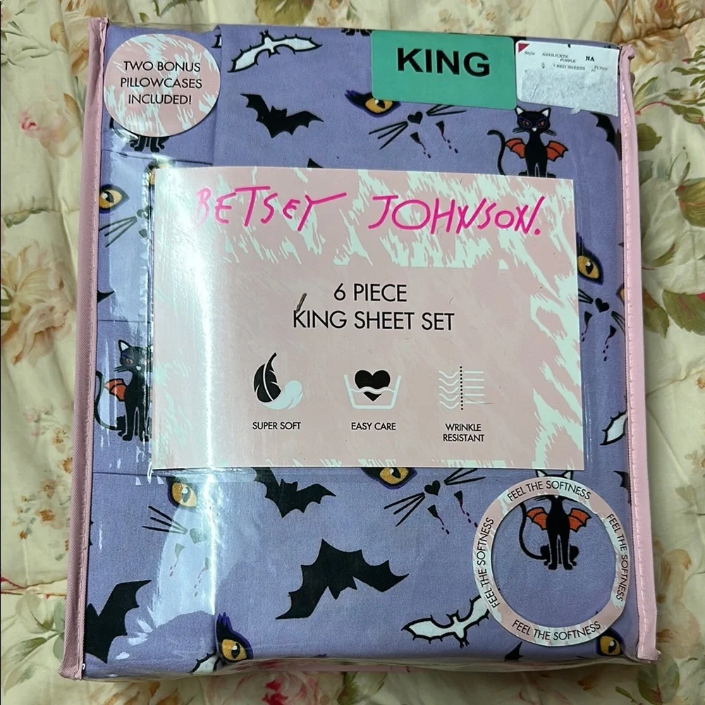 Betsey Johnson Purple Sheet Set Bedding - Picture 2 of 3